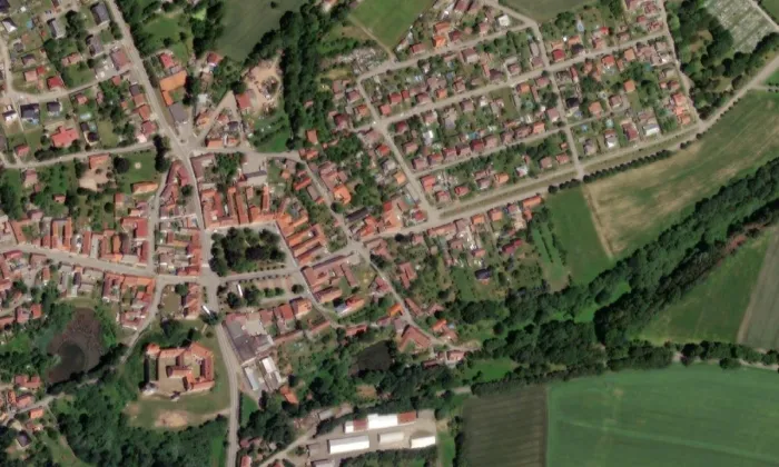 fara s kaplankou – letecký pohled