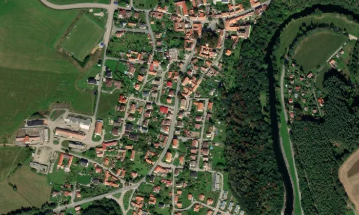 fara v Římově – letecký pohled