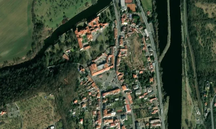 fara ve Zbraslavi – letecký pohled