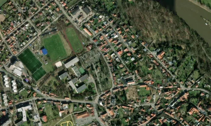Hřbitov v Brandýse nad Labem – letecký pohled