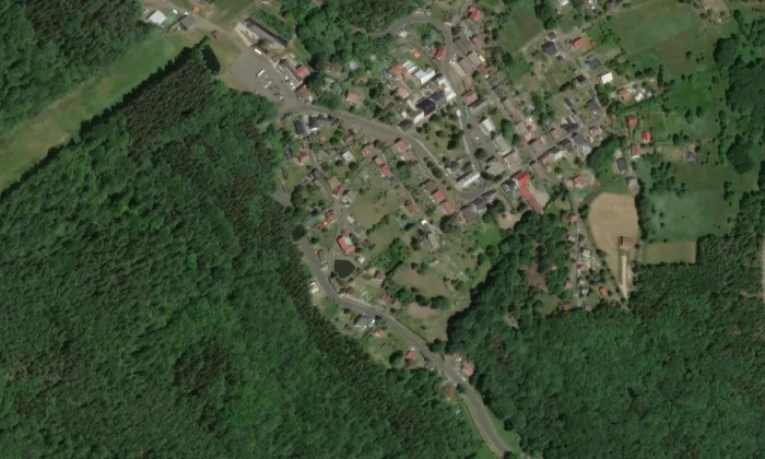 hřbitov v Mikulově v Krušných horách – letecký pohled