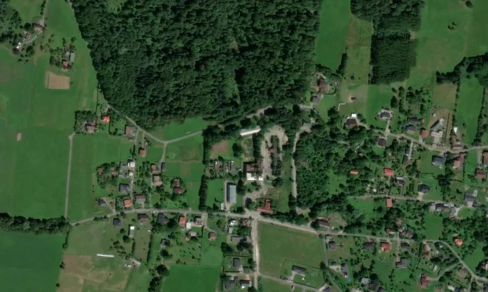 Hláska u zámku Chotěbuz – letecký pohled