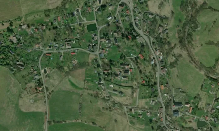 Horní tvrz ve Volfarticích – letecký pohled