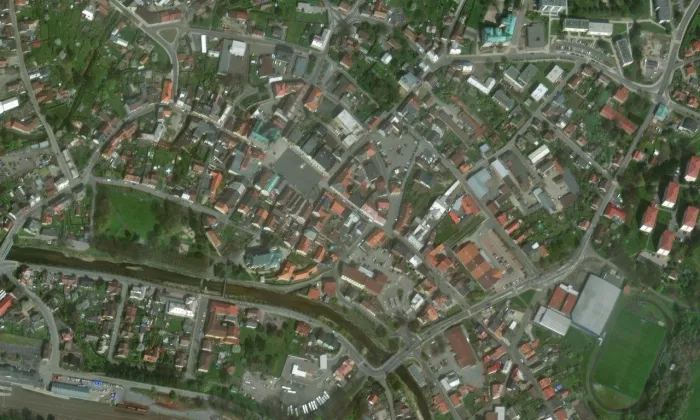 Hotel Bílý kůň (Frýdlant) – letecký pohled