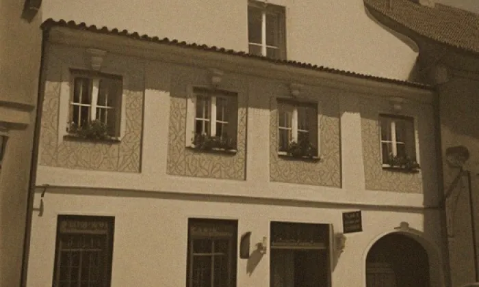 Husova čp. 13 – historical