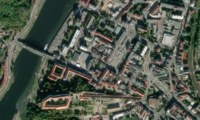kašna na Masarykově náměstí v Děčíně – letecký pohled