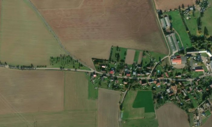 kamenný kříž z roku 1876 – letecký pohled