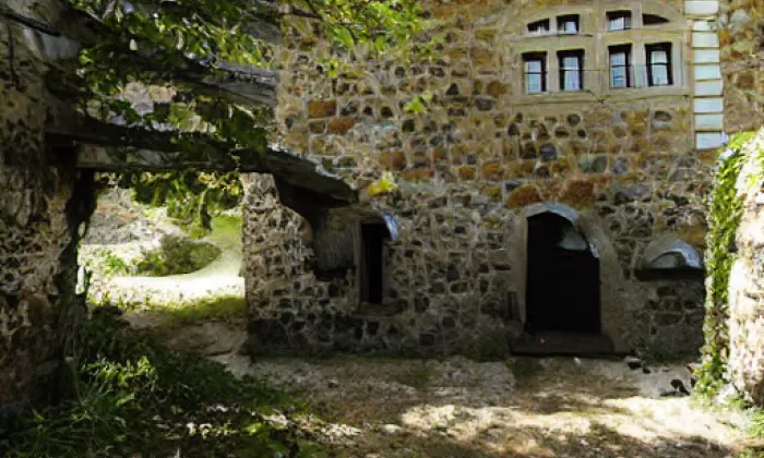 kamenný mostek přes Výmolu – autumn