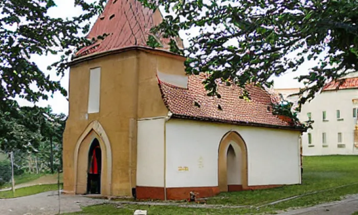 kaple Nanebevzetí Panny Marie (Vevčice) – noc