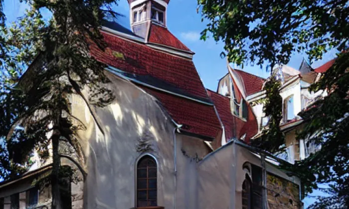 Kaple Nejsvětější Trojice (Dejvice) – autumn