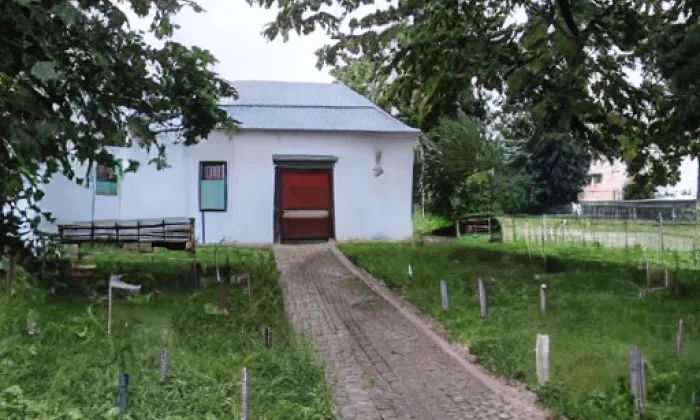 kaple svatého Bartoloměje (Chodovlice) – jaro