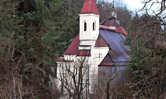 kaple svatého Václava (Troja) – jaro