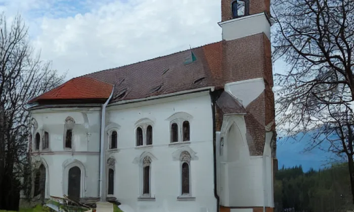 kostel Božského srdce Páně (Malý Beranov) – jaro