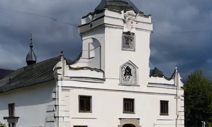 kostel Nalezení a Povýšení svatého Kříže – podzim