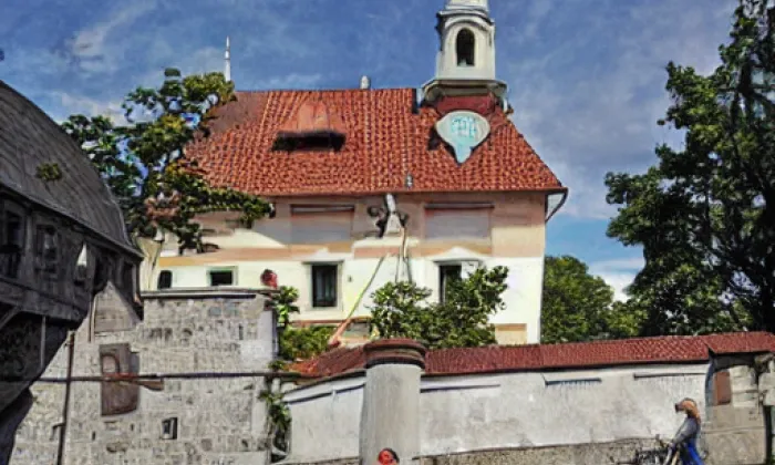 Kostel Nanebevzetí Panny Marie (Lobkovice) – léto