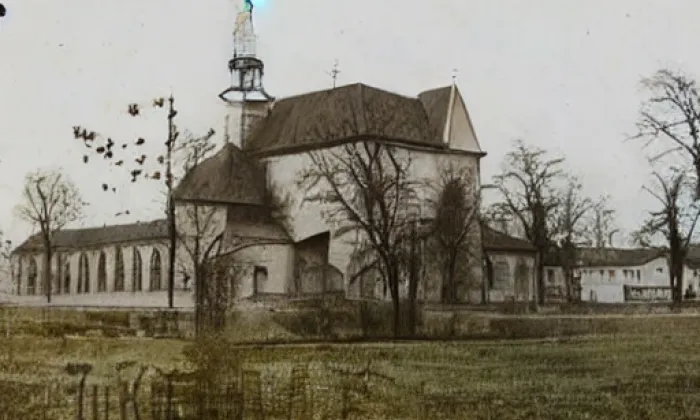 Kostel Nanebevzetí Panny Marie (Lubenec) – podzim