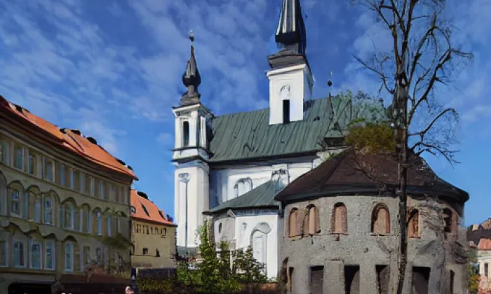Kostel Nanebevzetí Panny Marie (Město) – jaro