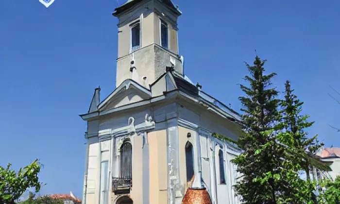 Kostel Nanebevzetí Panny Marie na Cínovci – léto