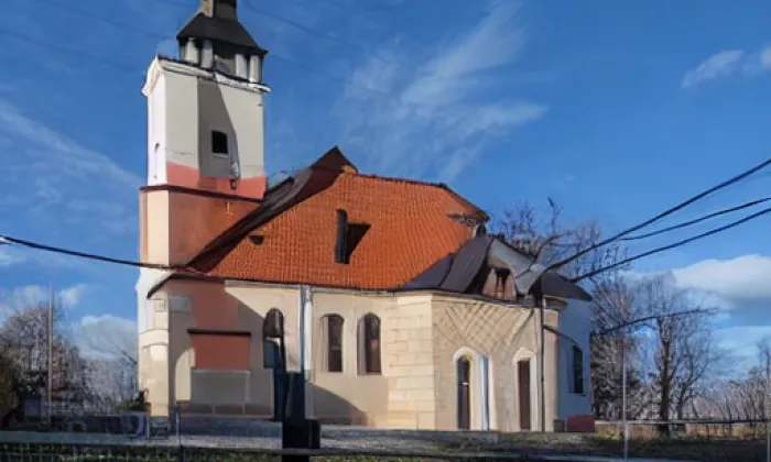 Kostel Narození Panny Marie (Červené Pečky) – autumn