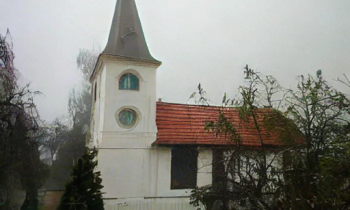 kostel Narození Panny Marie (Hlasivo) – jaro
