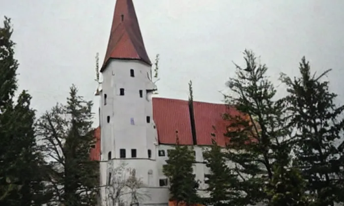 kostel Narození Panny Marie (Hlasivo) – léto