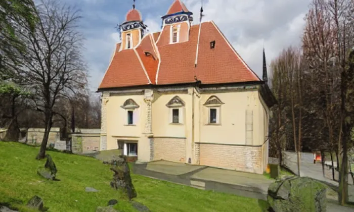 Kostel Navštívení Panny Marie (Slatina nad Úpou) – léto