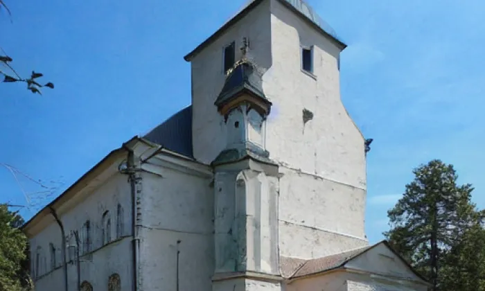 Kostel Navštívení Panny Marie (Staré Oldřůvky) – jaro