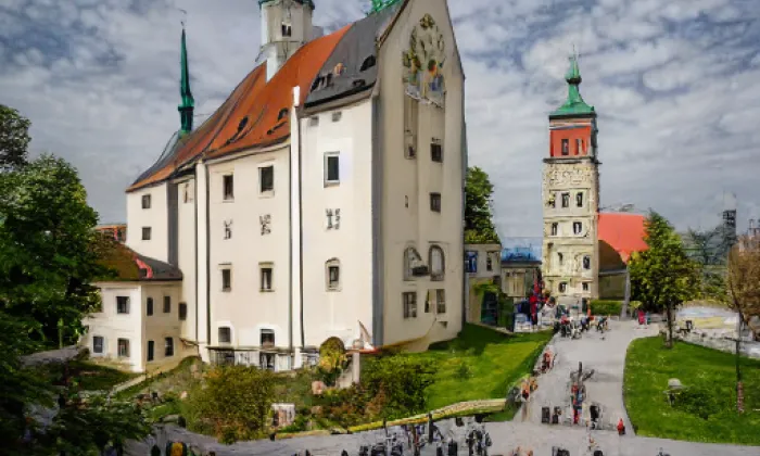 Kostel Navštívení Panny Marie v Křešicích – léto
