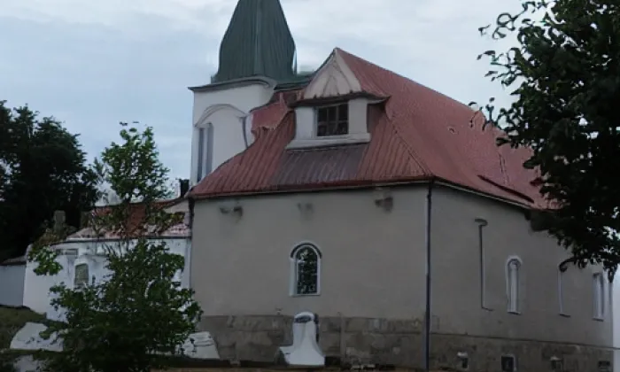 Kostel Nejsvětější Trojice (Šachov) – jaro