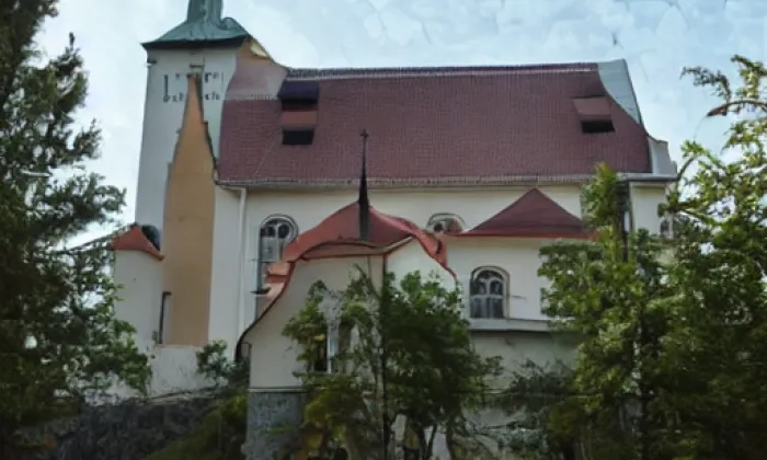 Kostel Nejsvětější Trojice (Drahobudice) – léto