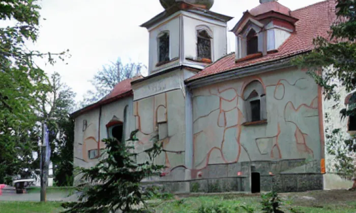 Kostel Nejsvětější Trojice (Nový Bydžov) – jaro