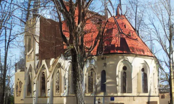 Kostel Nejsvětější Trojice (Plzeňské Předměstí) – summer