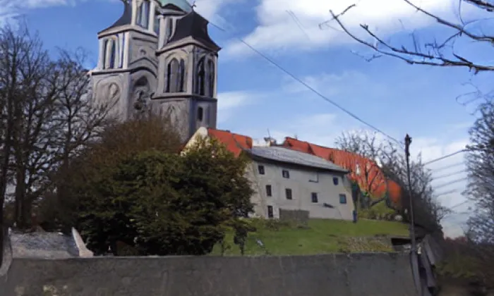 Kostel Nejsvětějšího Srdce Ježíšova v Kročehlavech – jaro