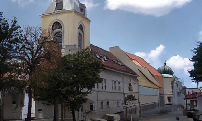 Kostel Nejsvětějšího Srdce Ježíšova v Kročehlavech – léto
