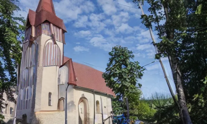 Kostel Panny Marie Bolestné (Stachy) – jaro
