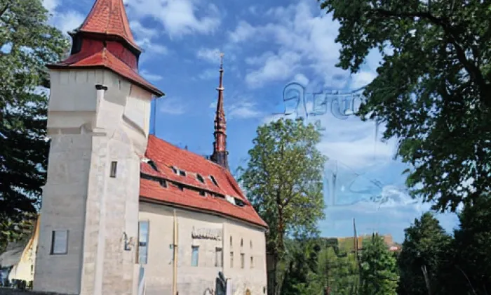 Kostel Panny Marie Bolestné (Stachy) – léto