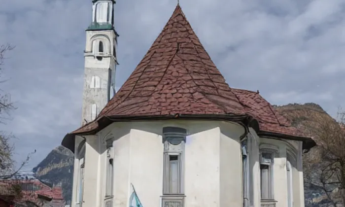 kostel Panny Marie Královny (Hrušovany u Brna) – léto