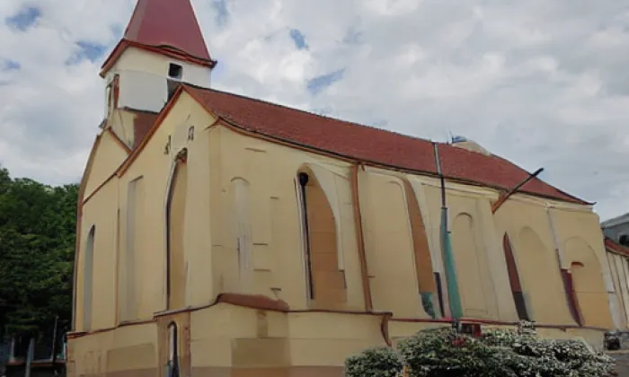 kostel Panny Marie Sněžné (Čejkovice) – jaro