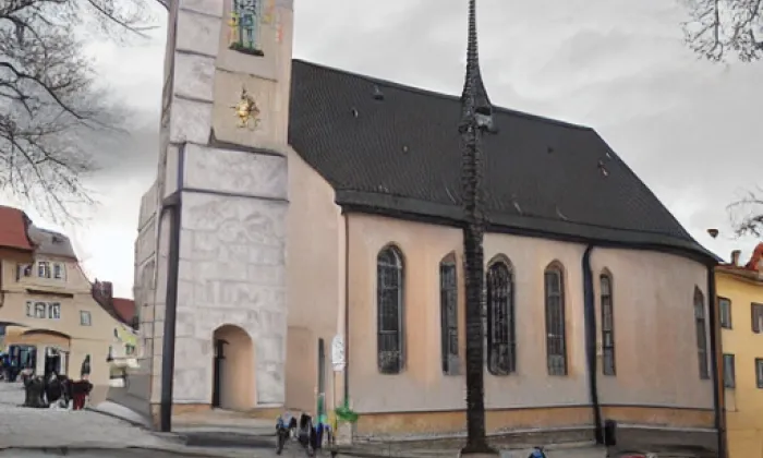 kostel Povýšení svatého Kříže (Doubravník) – léto