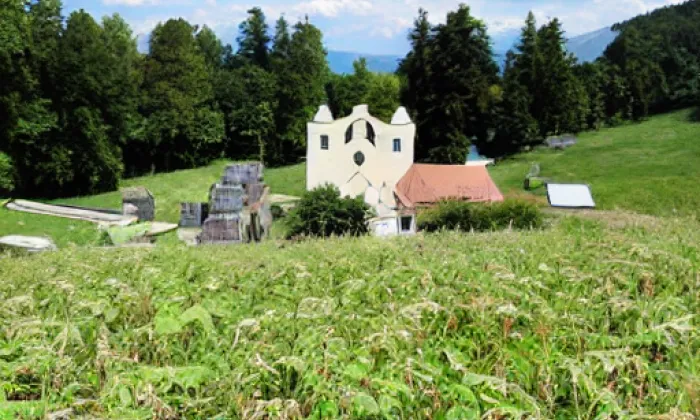 kostel sv. Martina (Lidice) – noc