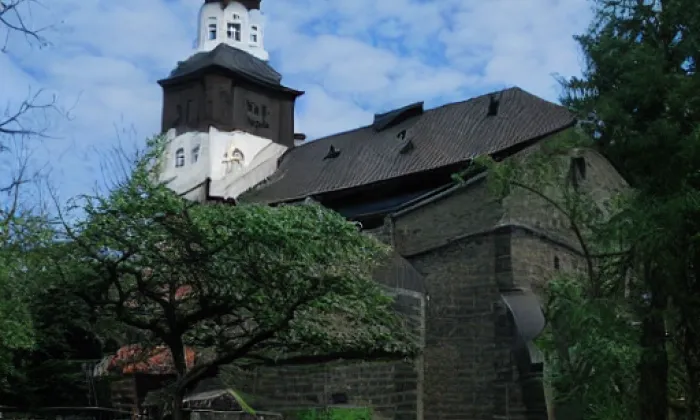 Kostel svaté Anny (Prostřední Staré Buky) – jaro