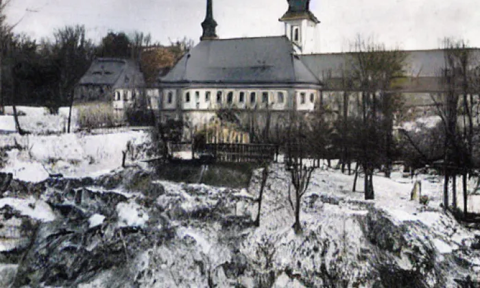 Kostel svaté Barbory (Valkeřice) – léto