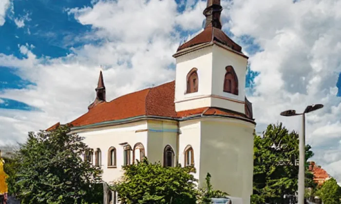 Kostel svaté Kateřiny (České Meziříčí) – jaro