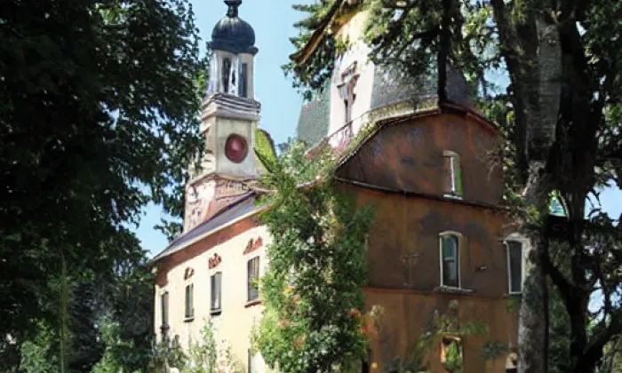 kostel svaté Kateřiny (Nové Město pod Smrkem) – léto
