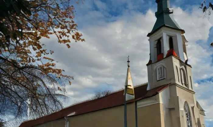 Kostel svaté Maří Magdalény (Hovězí) – autumn