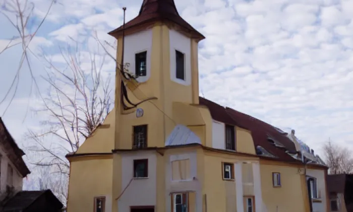 kostel svaté Rodiny (Nahořany) – autumn