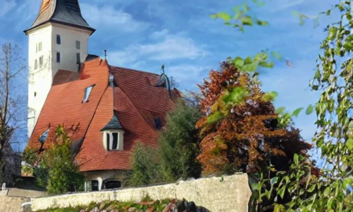 Kostel svatých Jana a Pavla (Krteň) – autumn