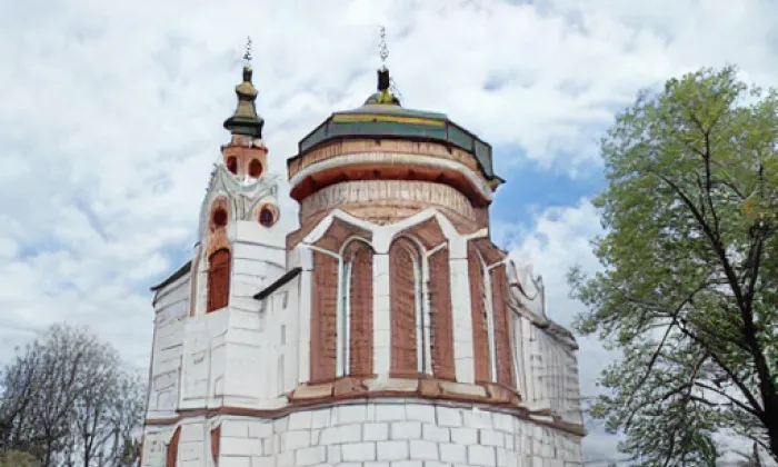 Kostel svatých Petra a Pavla (Borovnice) – jaro