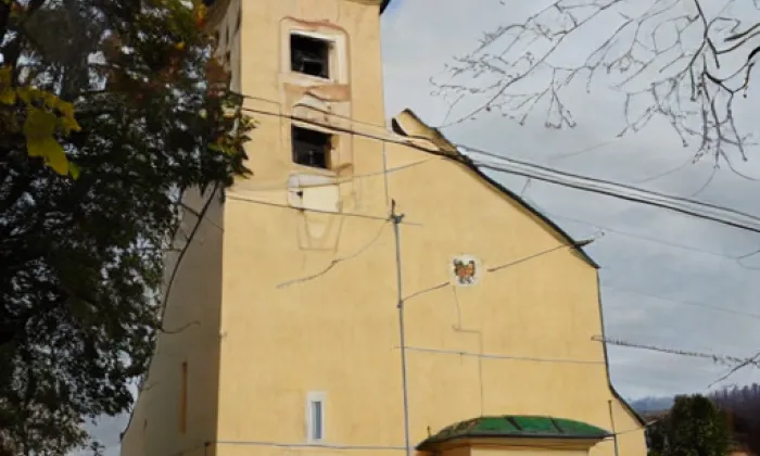 Kostel svatých Petra a Pavla (Načeradec) – jaro