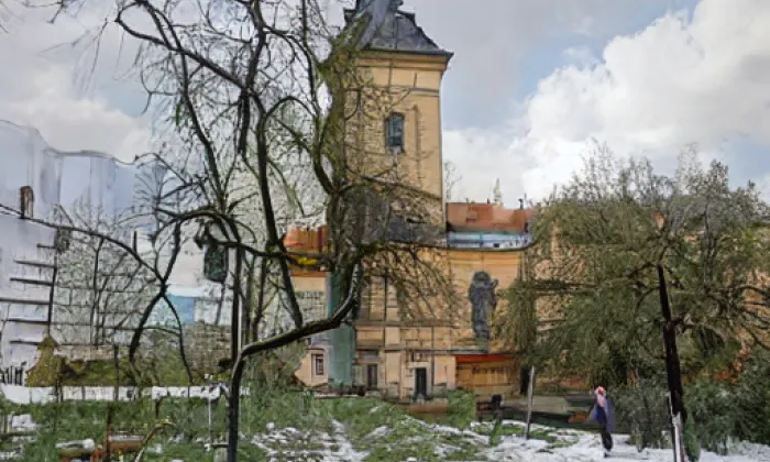 kostel svatých Petra a Pavla (Rohovládova Bělá) – jaro
